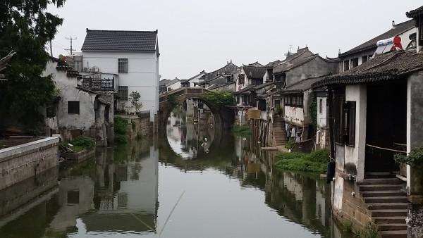 渗水维修数年不见好？开发商：质保已过期，叫不动施工单位